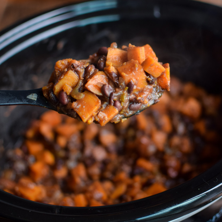 BBQ Black Bean Slow Cooker Sweet Potatoes - Black beans, sweet potatoes, and spicy BBQ sauce. A match made in side dish heaven! - ProjectMealPlan.com