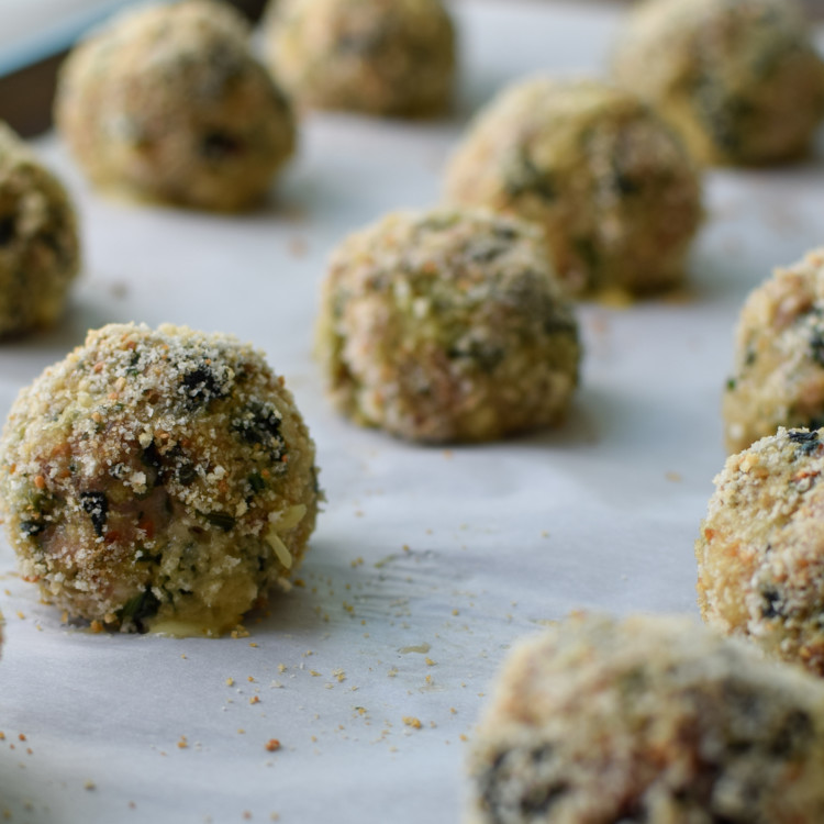 Spicy Baked Turkey Spinach Meatballs recipe - Ground turkey + spinach +all the right spices and a little heat make the best meatballs ever! - ProjectMealPlan.com