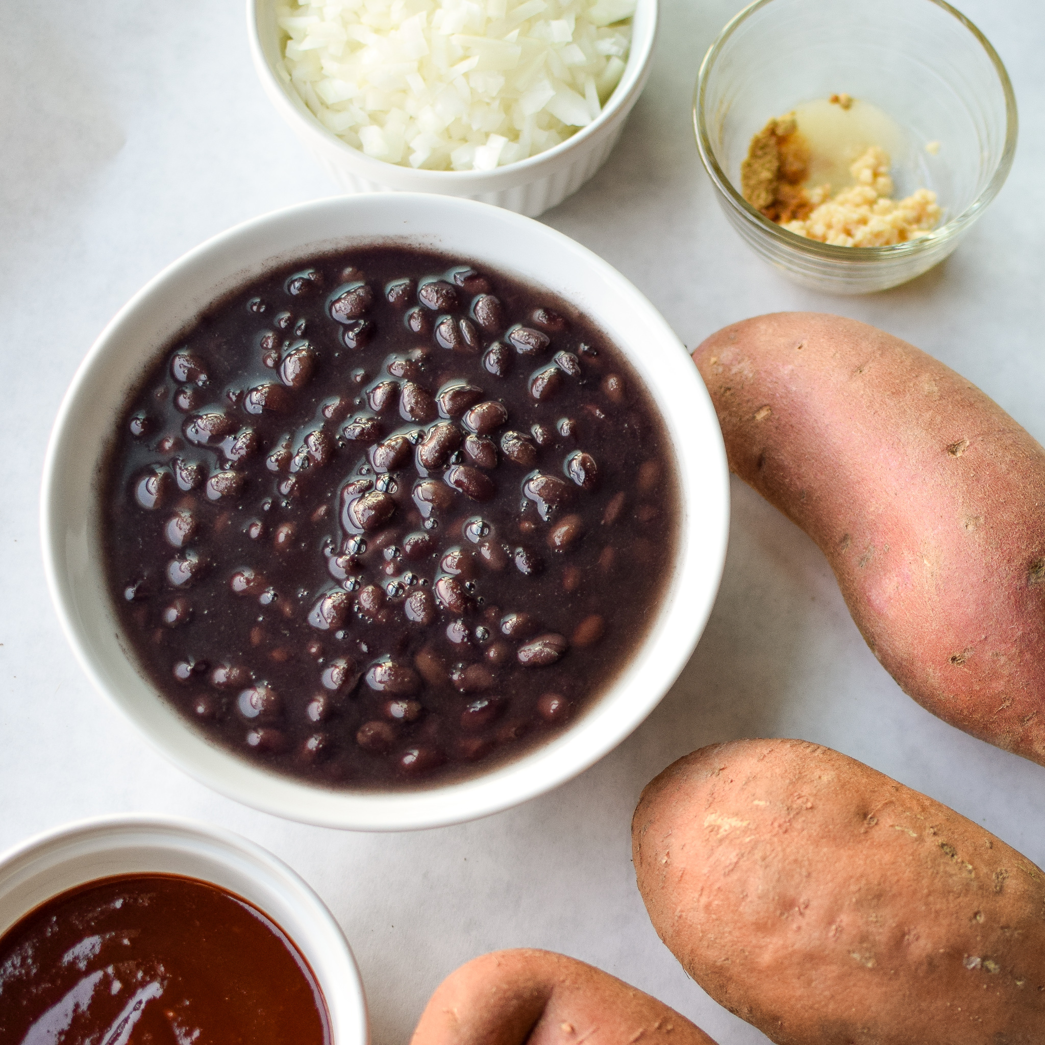 BBQ Black Bean Slow Cooker Sweet Potatoes - Black beans, sweet potatoes, and spicy BBQ sauce. A match made in side dish heaven! - ProjectMealPlan.com