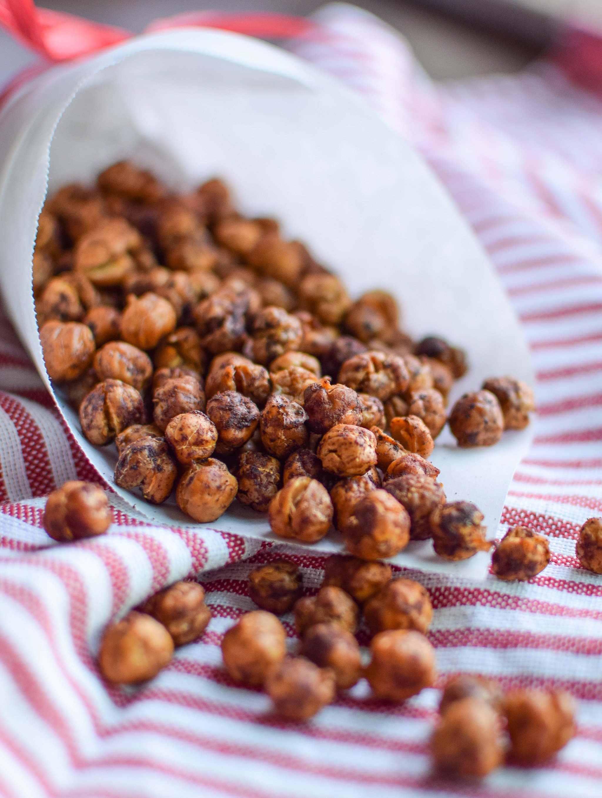 Crispy Cinnamon Roasted Chickpeas - A healthy crunch holiday treat! Four simple ingredients and your home smells amazing! - ProjectMealPlan.com