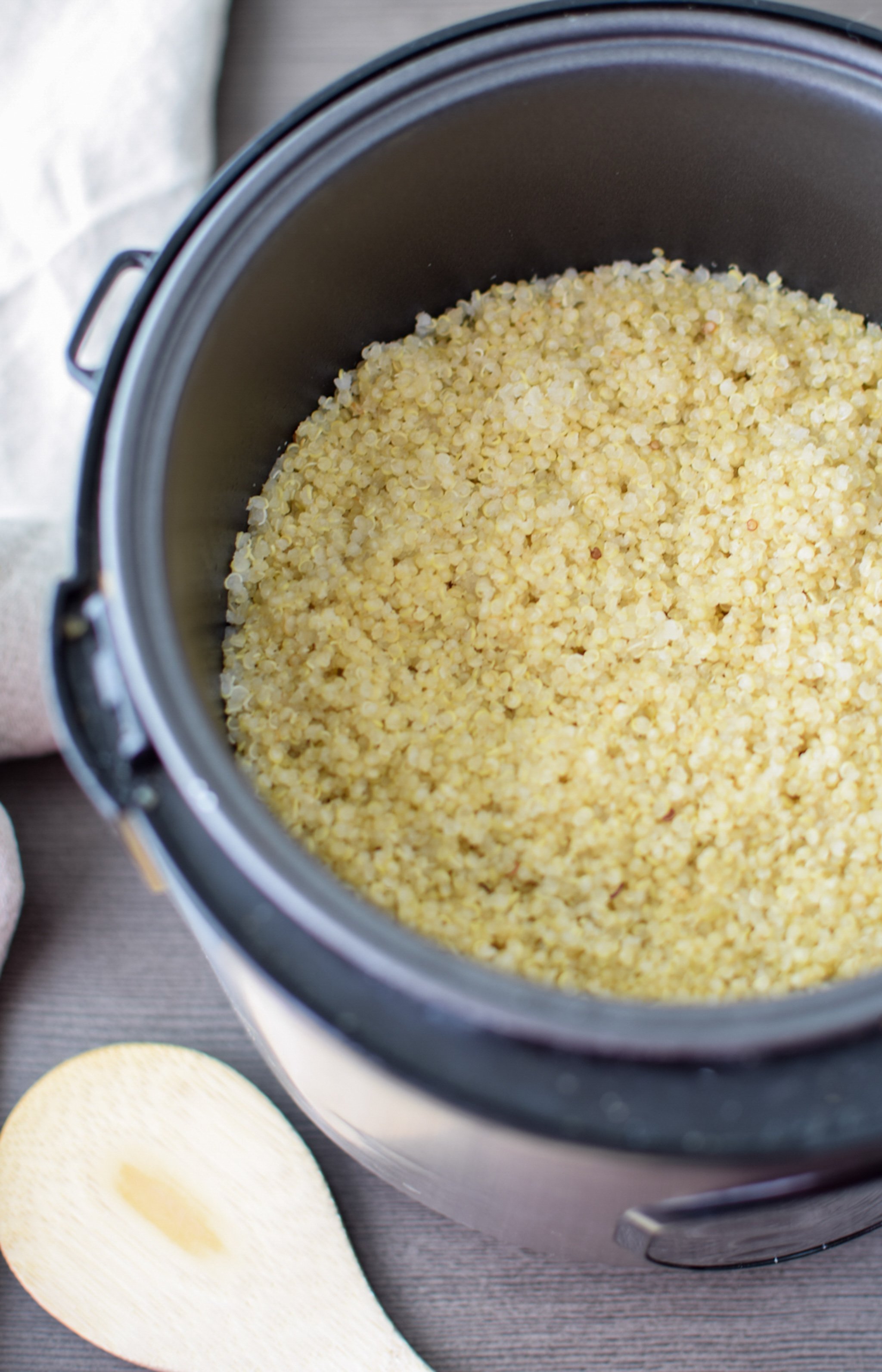 How to Cook Quinoa in the Rice Cooker - A simple explanation of how to make the EASIEST quinoa ever, in your rice cooker! - ProjectMealPlan.com