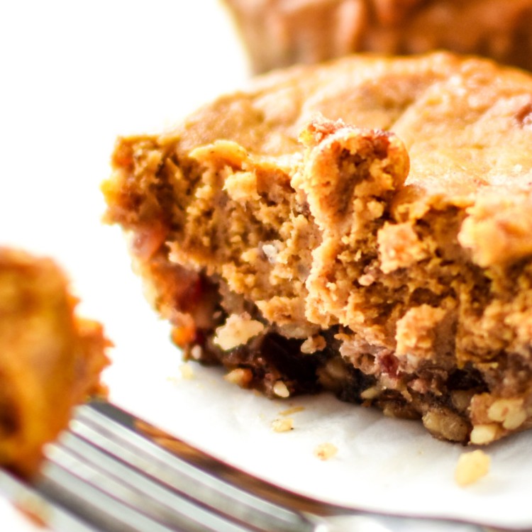 Fruit-Sweetened Mini Pumpkin Pies - Super adorable, creamy and delicious, not to mention both the crust and filling have no sugar added! Try this classic dessert in an easy to hold, pop-in-your-mouth version! - ProjectMealPlan.com