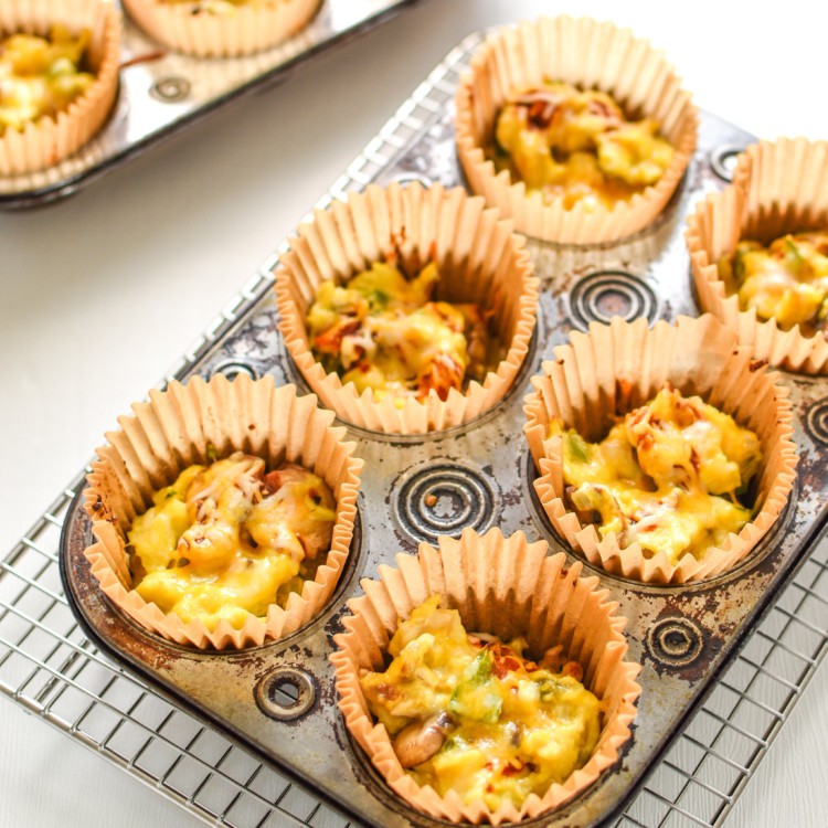 These Southwest Muffin Tin Hash Brown Egg Cups are perfect for your breakfast meal prep! Southwest hash browns with veggies, cheese, scrambled eggs, and a tiny dose of chipotle Tabasco! - ProjectMealPlan.com