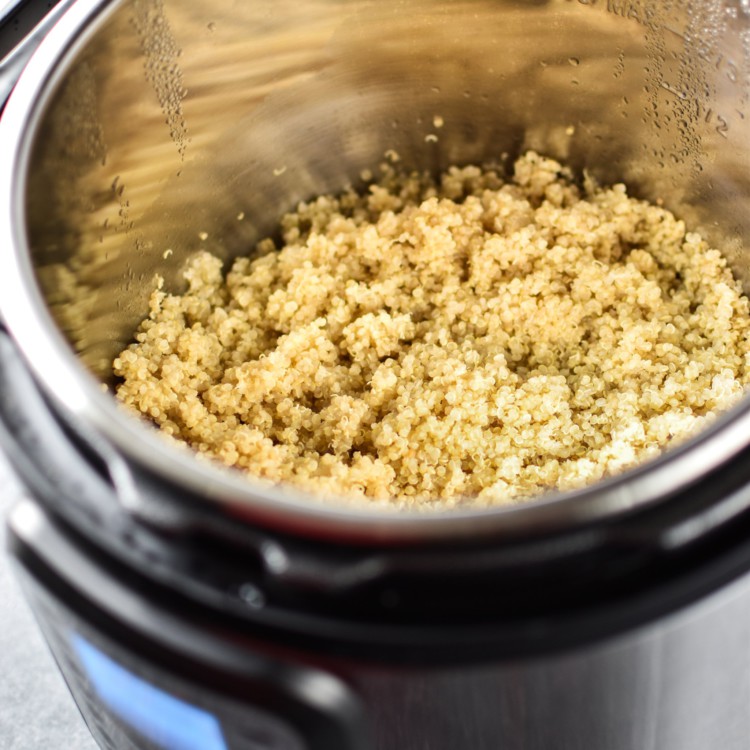 https://cdn5.projectmealplan.com/wp-content/uploads/2018/01/sq-how-to-cook-quinoa-in-the-instant-pot-7-750x750.jpg