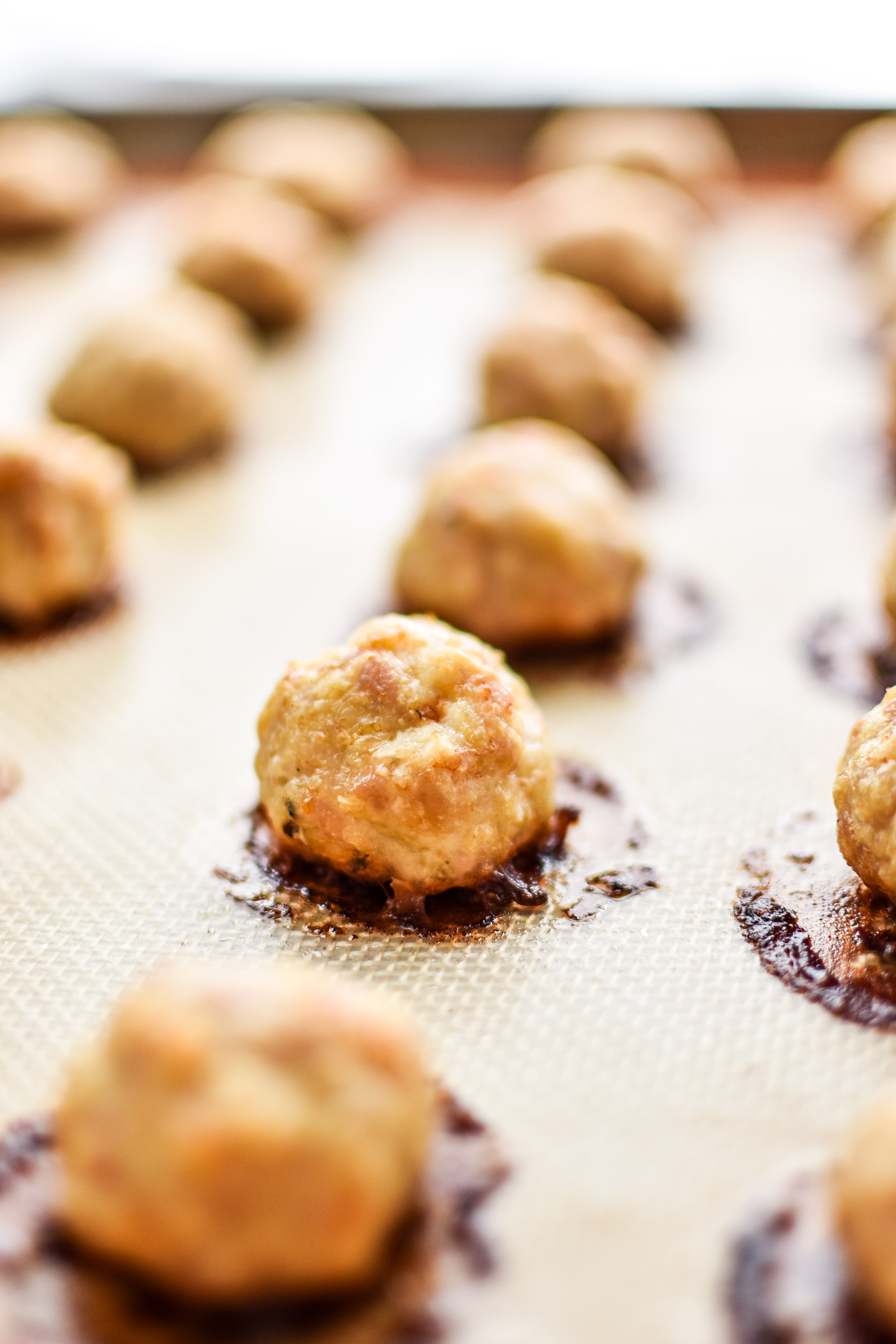 Cooked chicken meatballs for the chicken meatballs two ways meal prep lunches