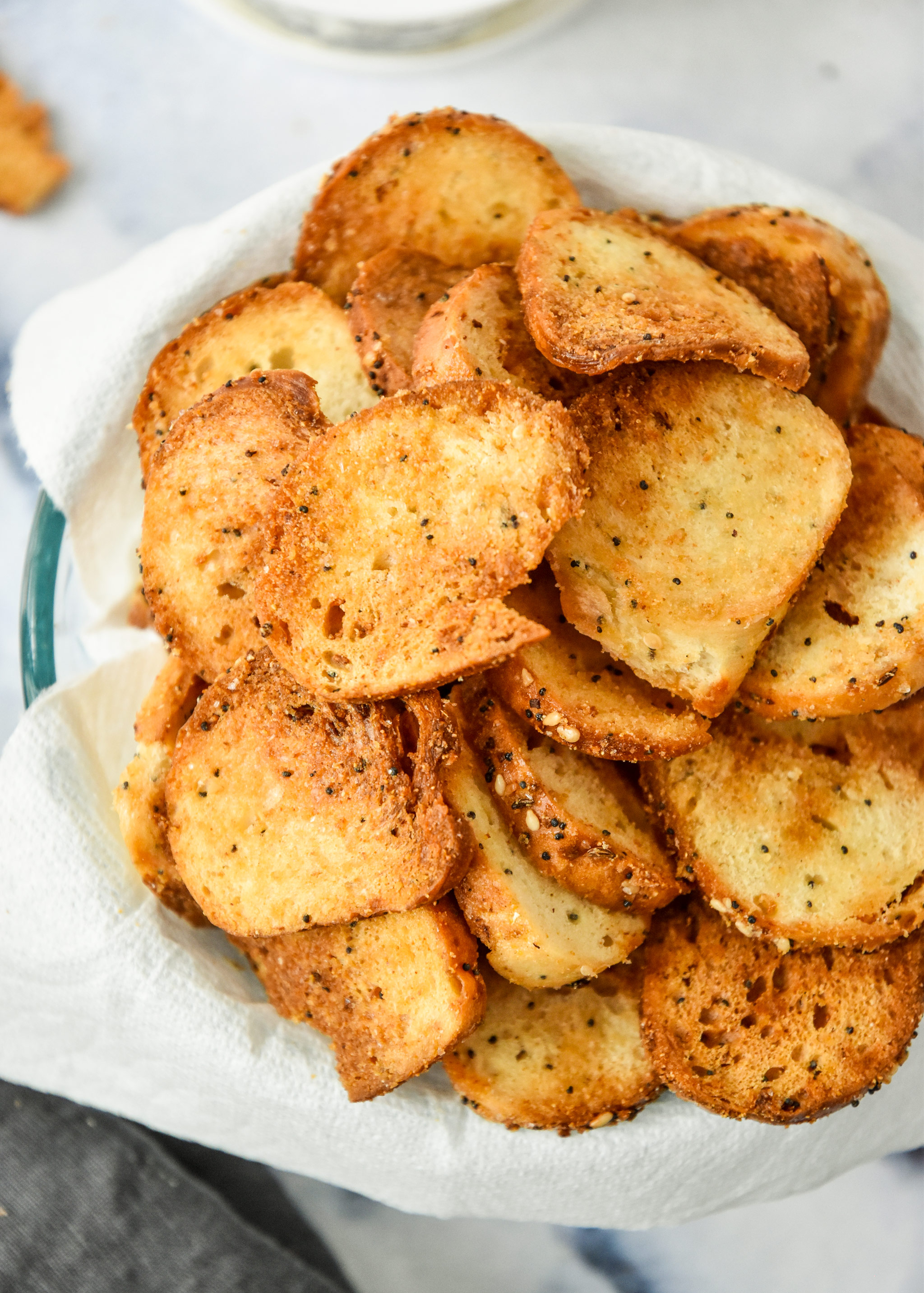 air fryer everything bagel chips in a bowl.