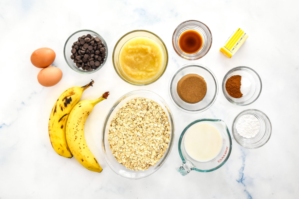 ingredients needed to make the chocolate chip banana bread baked oatmeal.