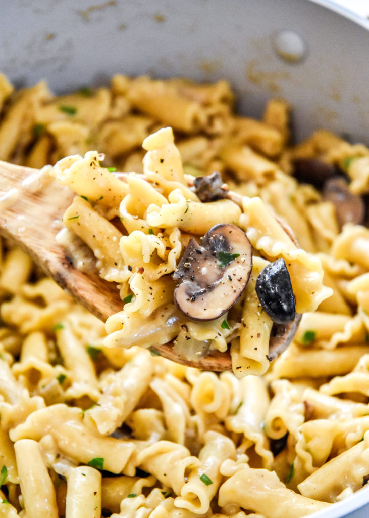 a spoonful of one pot creamy mushroom pasta.